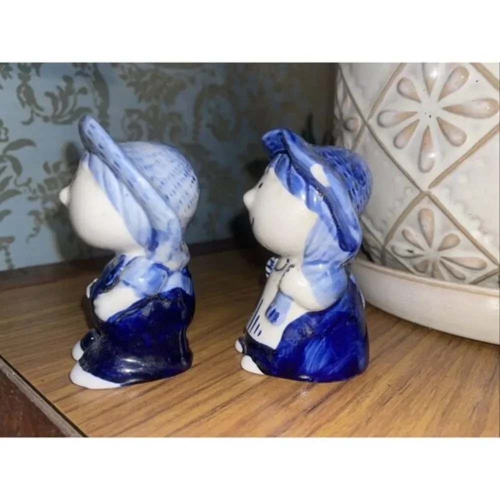 Vintage Delft Blue Boy and Girl Salt and Pepper Shaker Set  Souvenir of‎ Holland